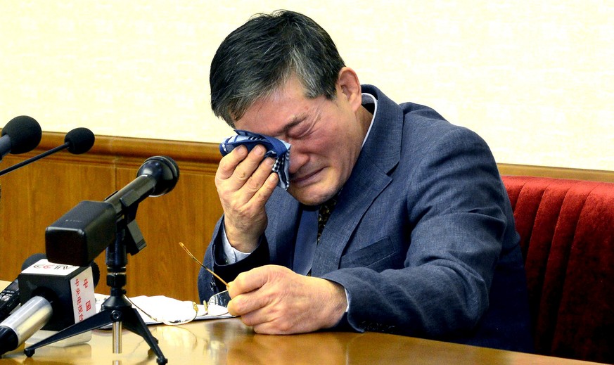 Bei einer Pressekonferenz vor einem Monat gestand der 62-Jährige nach Angaben nordkoreanischer Medien, Militärgeheimnisse gestohlen zu haben.