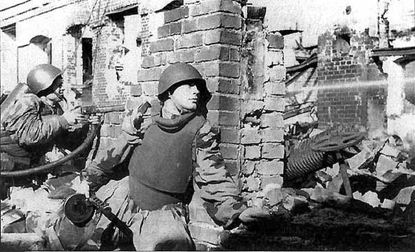 Häuserkampf: sowjetische Soldaten in Stalingrad.&nbsp;