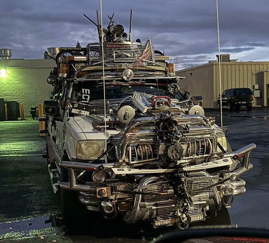 Auto-Modifikationen der Hölle
https://www.reddit.com/r/DiWHY/comments/6ruoe7/how_not_to_cell_your_car/