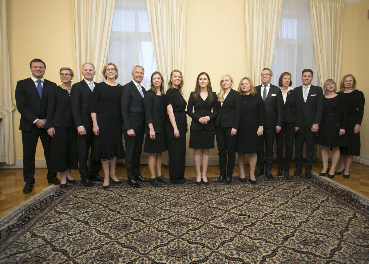 epa08059894 Finaldn's new cabinet of Prime Minister Sanna Marin (C) pose for group photo in Helsinki, Finland, 10 December 2019. Finland's new prime minister Sanna Marin is the world's  ...