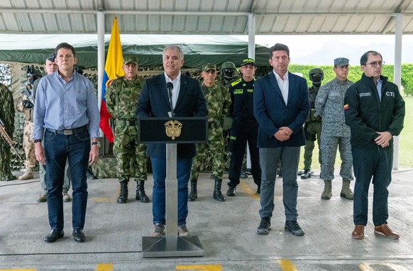 epa09542546 A handout photo made available by the Colombian Presidency shows the president of Colombia Ivan Duque (2-L), together with the Colombian Minister of Defense, Diego Molano (2-R), and Attorn ...