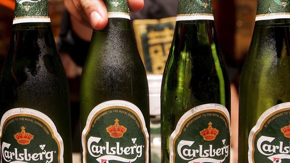 epa05152528 (FILE) A file photo dated 16 February 2006 showing a bar employee lining up Danish Carlsberg beer bottles at a bar in Jakarta, Indonesia. Danish brewer Carlsberg on 10 February 2016 said f ...