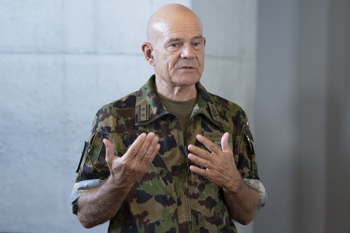 Divisionaer Bernhard Mueller, Kommandant Luftwaffe spricht anlaesslich der Einweihung des neuen Kontrollturm auf der Air Base, am Donnerstag, 13. August 2020, auf dem Flugplatz in Payerne. (KEYSTONE/P ...