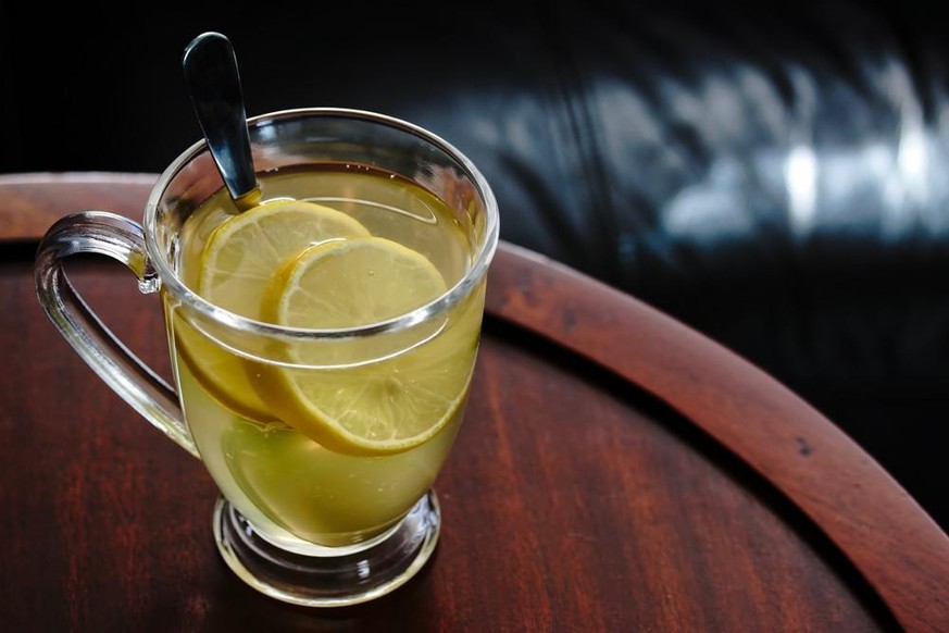 hot toddy irish medicine whiskey honig zitrone erkältung trinken drinks alkohol