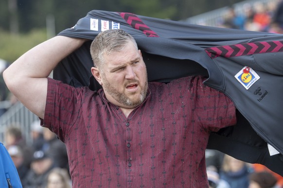 Christian Stucki, Lyss, nach dem ersten Gang, waehrend dem Emmentalischen Schwingfest, am Sonntag, 12. Mai 2019, in Zaeziwil. (KEYSTONE/Marcel Bieri)