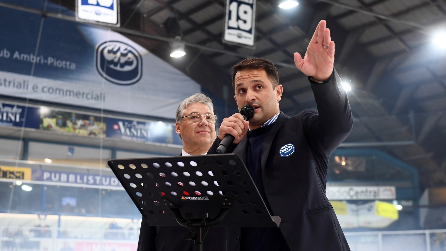 Ex-Ambri player Paolo Duca, right, with Ambri&#039;s president Filippo Lombardi, left, during the retreat ceremony of his jersey number 46 before the preliminary round game of the National League Swis ...