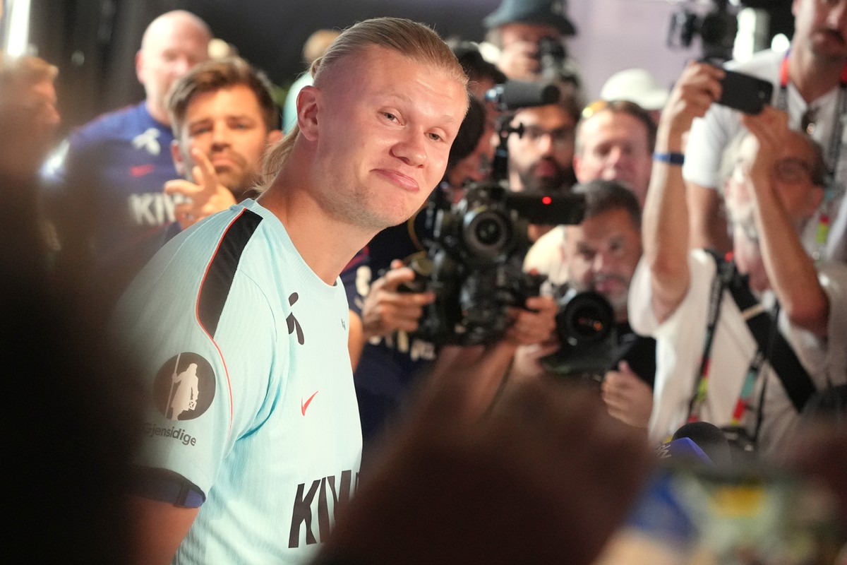 KEYPIX - Norway's Erling Haaland gestures during a news ahead of their quarterfinal World Cup soccer match against England Thursday, July 9, 2026, in Fort Lauderdale, Fla. (AP Photo/Marta Lavandi ...