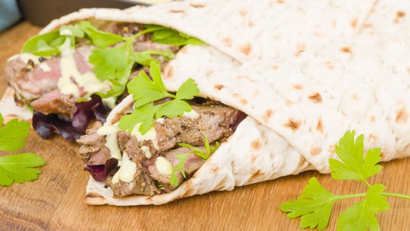 beef wrap fajita rindfleisch lammfleisch dürüm döner kebab essen tortilla