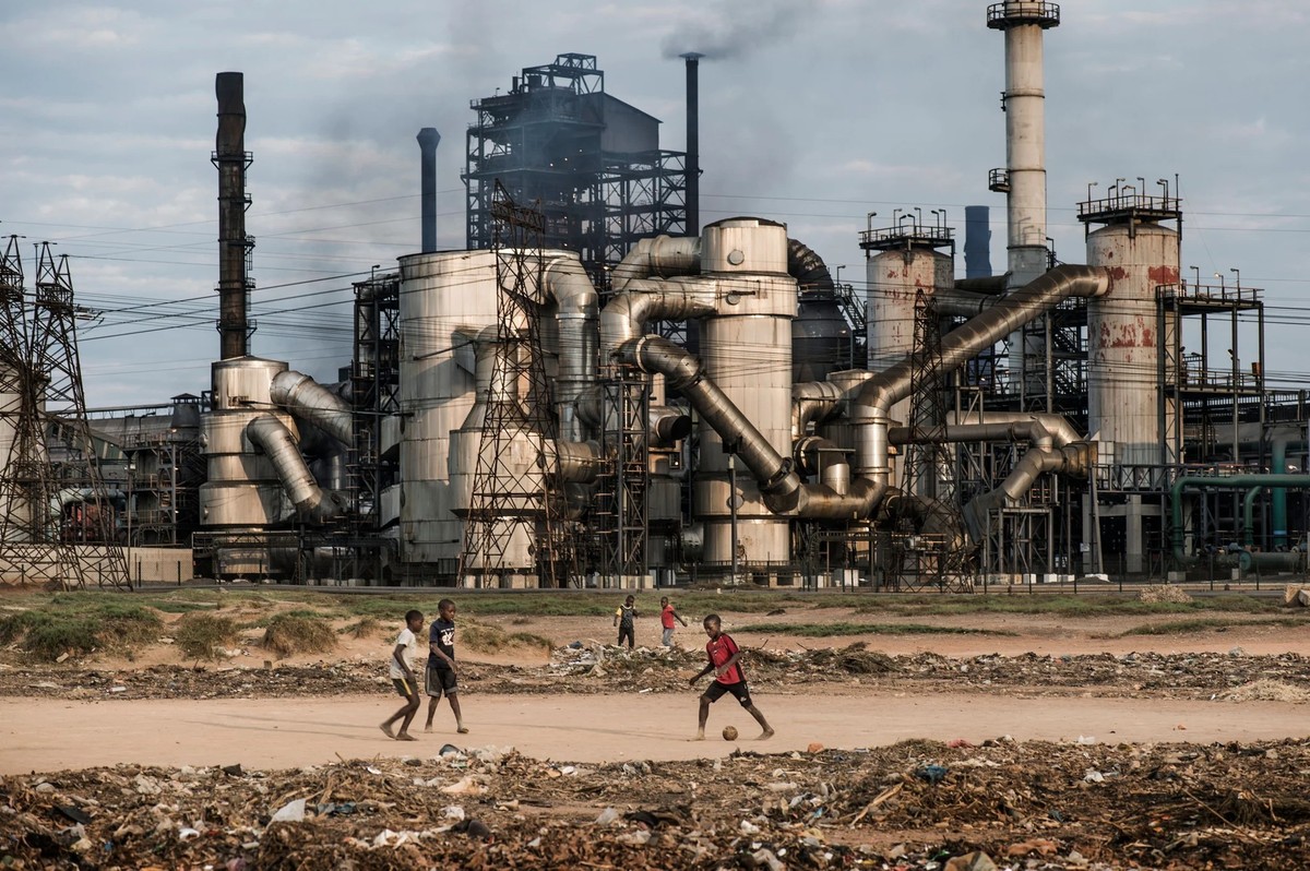 Une mine de cuivre controversée exploitée par Glencore en Zambie.