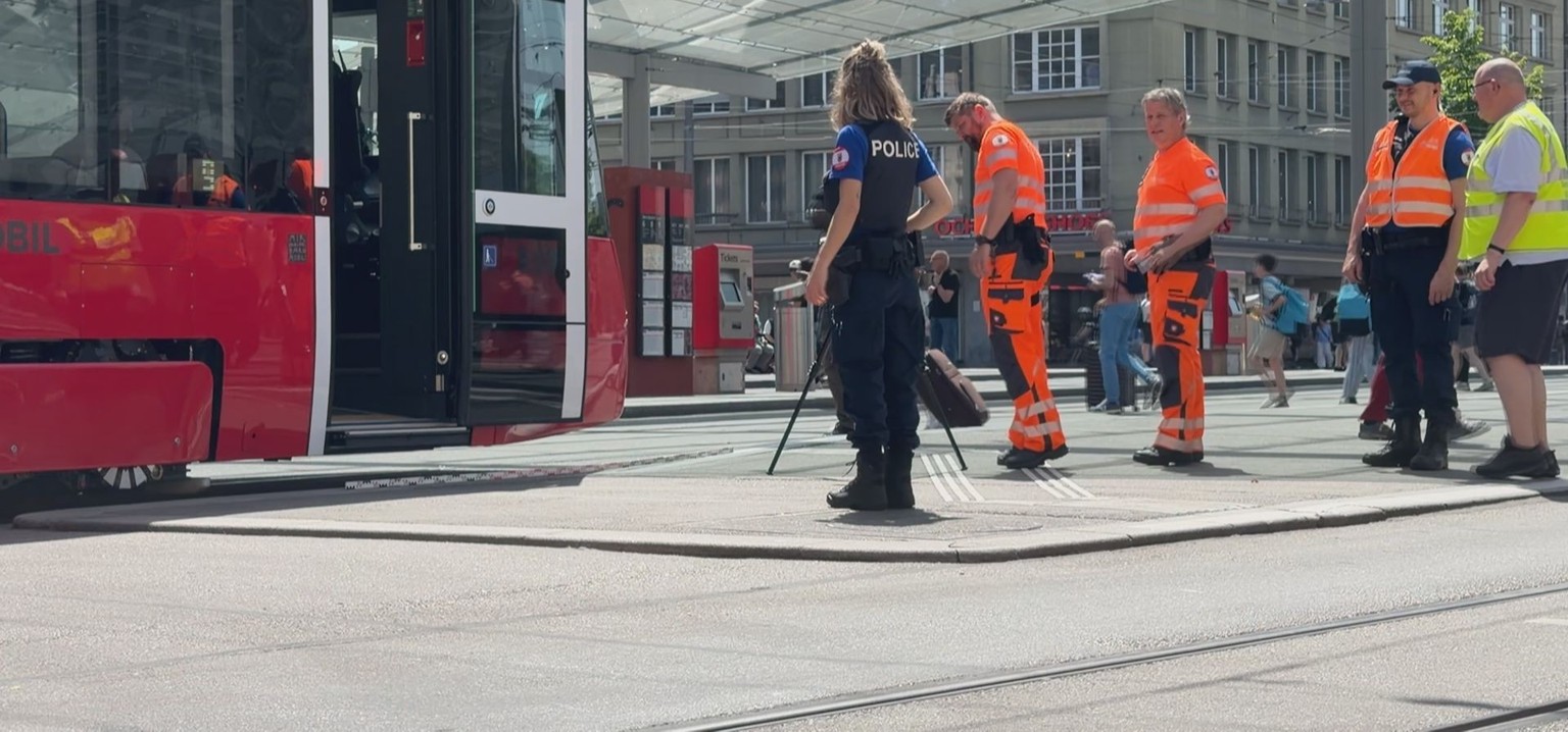 Person in Bern von Tram erfasst: Unfall legt Tramverkehr rund um Bahnhof lahm