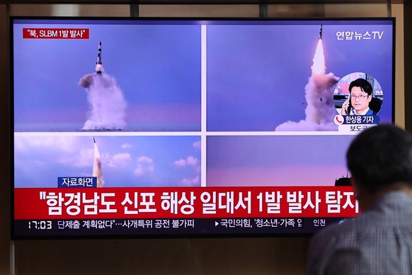 epa09931450 A news report on North Korea's short-range ballistic missile launch is aired on a TV screen at Seoul Station in Seoul, South Korea, 07 May 2022. South Korea's military said on the day it d ...
