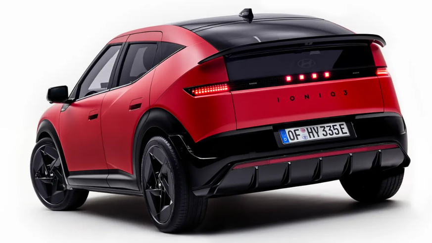 Die Serienversion: Das Heck erinnert an den ersten Ioniq. Die markante Form dürfte auffallen.