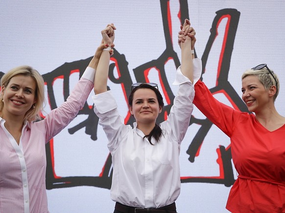 Tichanowskaja mit ihren Mitstreiterinnen – gemeinsam wurden die drei Frauen zu Symbolfiguren der Opposition.
