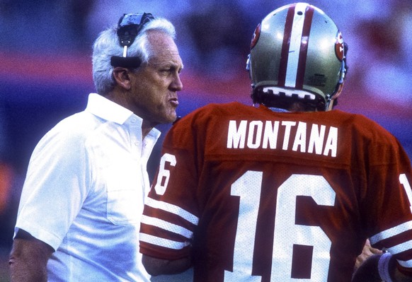 NFL, American Football Herren, USA Football Super Bowl Joe Montana San Francisco 49ers quarterback with head coach Bill Walsh at the 1989 Super Bowl Miami Joe Robbie Stadium FL USA Copyright: xPaulxJx ...