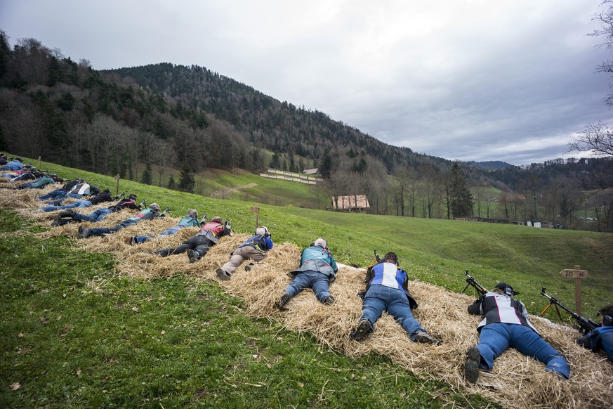 ARCHIV - ZUM THEMA UEBER EINE VERSCHAERFUNG DES WAFFENRECHTS AN DER SOMMERSESSION AM MITTWOCH, 30. MAI 2018, STELLEN WIR IHNEN FOLGENDES BILDMATERIAL ZUR VERFUEGUNG - Rund 1600 Schuetzen hat es am 102 ...