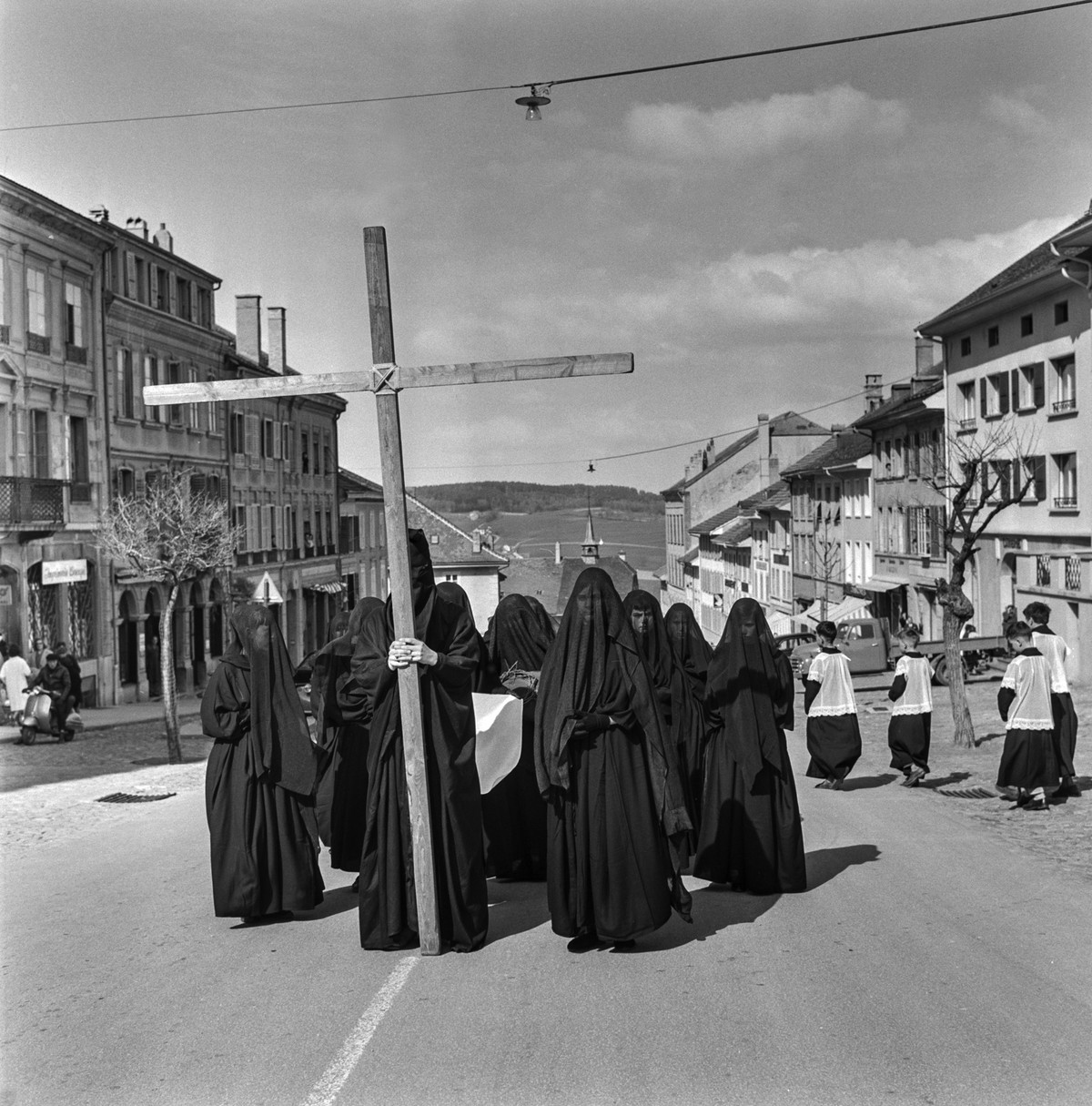 "Les Pleureuses", mourners, walk in the streets of Romont, Canton of Fribourg, Switzerland, on April 9, 1971. According to Good Friday liturgy, cross-bearers dressed in black frocks and veil ...