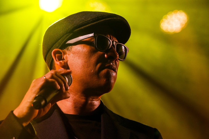 epa05957909 Xavier Naidoo of the German band &#039;Soehne Mannheims&#039; performs on stage during their concert in Wuerzburg , Germany, 11 May 2017. EPA/ARMANDO BABANI