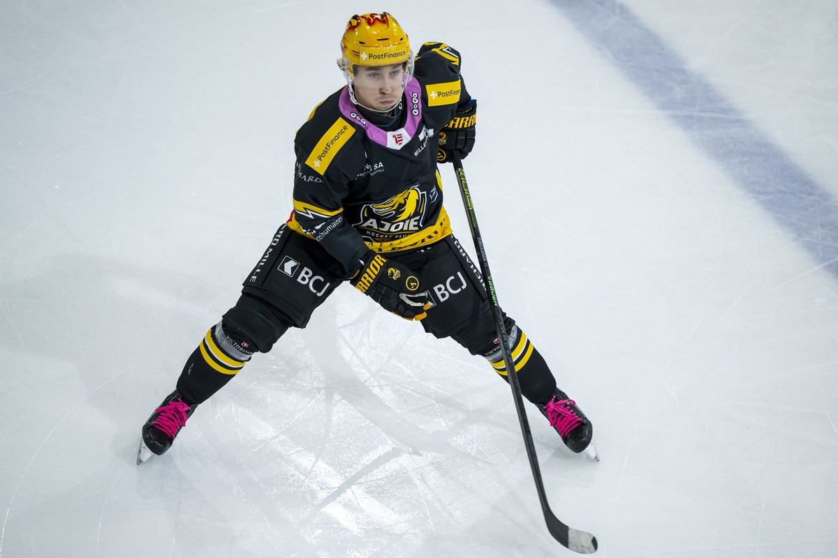 PostFinance Top Scorer Jerry Turkulainen (HCA) im Qualifikationsspiel der Eishockey National League zwischen dem HC Ajoie und dem Geneve-Servette HC in der Raiffeisen Arena in Porrentruy, am Samstag,  ...