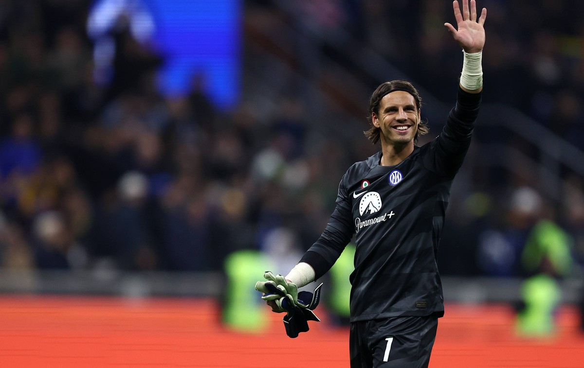 Fc Internazionale vs As Roma Yann Sommer of Fc Internazionale celebrates at the end of the Serie A football match beetween Fc Internazionale and As Roma at Stadio Giuseppe Meazza on October 29, 2023 i ...