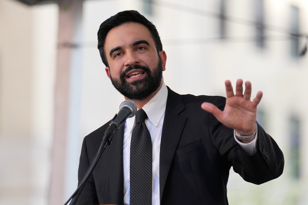 New York City mayor Zohran Mamdani speaks during a union rally on Park Avenue, in New York, Wednesday, April 15, 2026. (AP Photo/Seth Wenig)
Zohran Mamdani