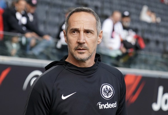 epa07564766 Frankfurt&#039;s head coach Adi Huetter reacts before the German Bundesliga soccer match between Eintracht Frankfurt and FSV Mainz 05 in Frankfurt Main, Germany, 12 May 2019. EPA/RONALD WI ...