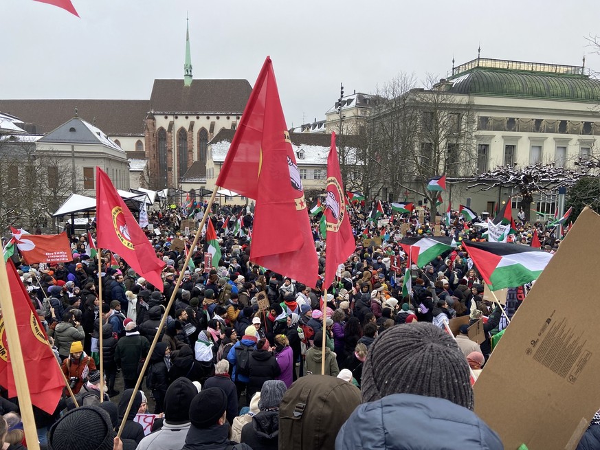 Palästina-Demo auf dem Theaterplatz in Basel am Samstag, 13. Januar 2024.