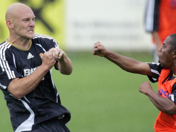 Real Madrid Danish player Thomas Gravesen, left, and Brazilian teammate Robinho fight during a team training session in Irdning, Austria, Tuesday Aug. 1, 2006. Real&#039;s Italian coach Fabio Capello  ...