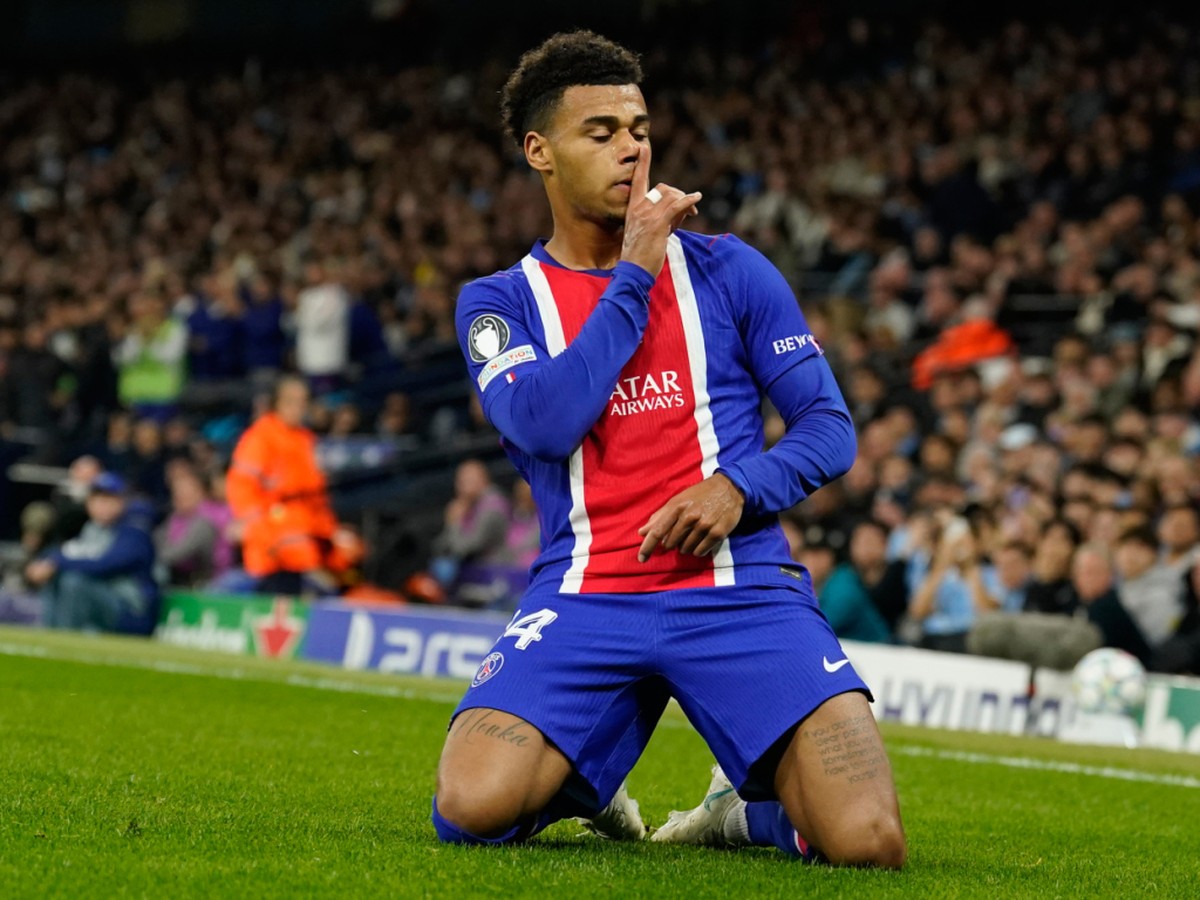 Désiré Doué a marqué le premier des quatre buts du PSG à Manchester