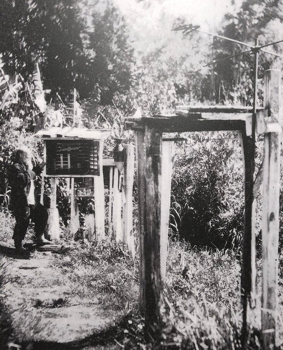 Bertoni an seiner Wetterstation, um 1900.