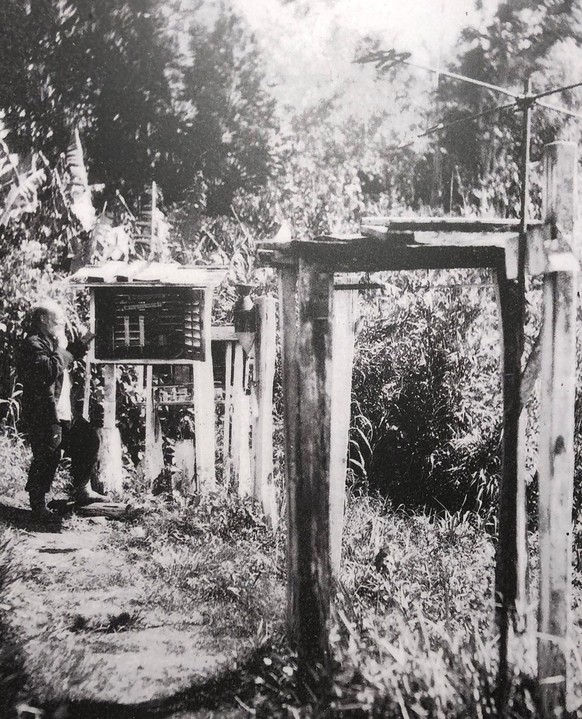 Bertoni an seiner Wetterstation, um 1900.
https://de.wikipedia.org/wiki/Mos%C3%A8_Bertoni#/media/Datei:Bertoni_meteo.jpeg