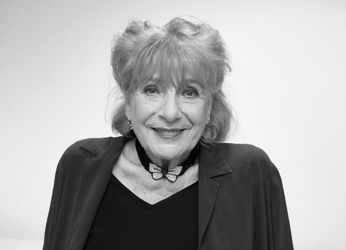 ARCHIV - 11.09.2021, Hamburg: Hannelore Hoger, Schauspielerin und Autorin, steht in einem Nebenraum des Kleinen Saals in der Elbphilharmonie. Hannelore Hoger ist gestorben. Foto: Georg Wendt/dpa +++ d ...