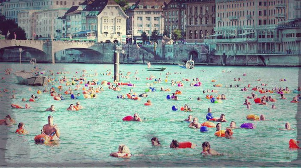 Der Rhein im Sommer. Bumsvoll mit den farbigen Wickelfischen vom Tilo.