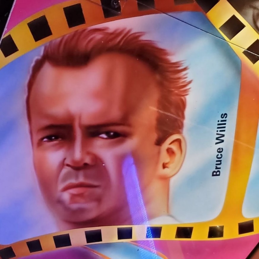 Lustige Airbrushpromis: Bruce Willis