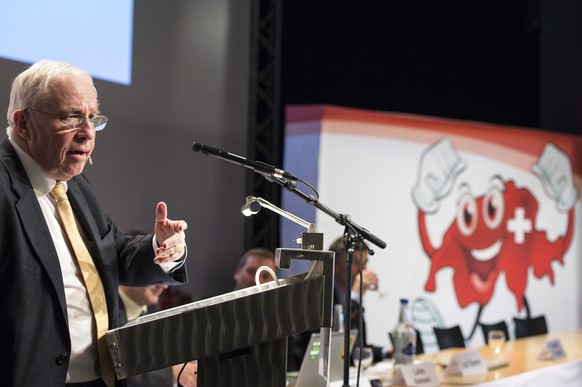 Alt-Bundesrat Christoph Blocher spricht an der Mitgliederversammlung der Aktion fuer eine unabhaengige und neutrale Schweiz, AUNS, am Samstag, 2. Mai 2015, in Bern. Rahmenabkommen, fremde Richter und  ...