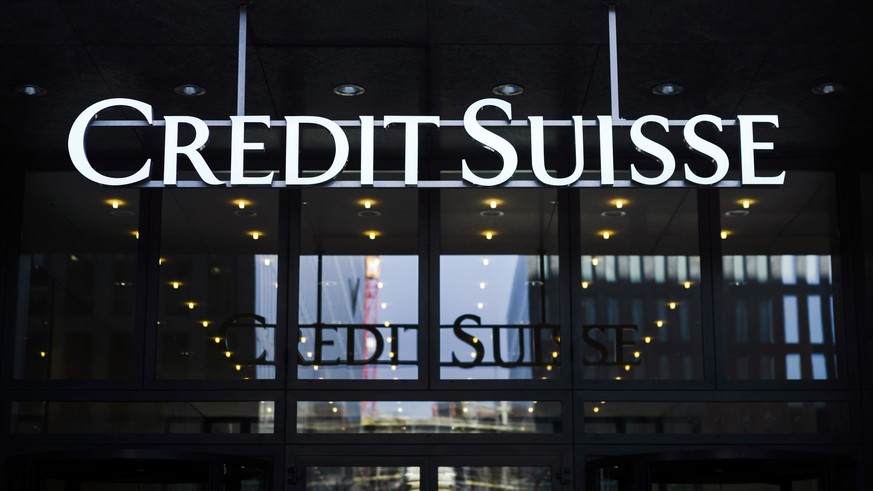 ARCHIV - QUARTALSZAHLEN CREDIT SUISSE -- Das Logo der Schweizer Bank Credit Suisse an einem Gebaeude in Zuerich Oerlikon, am Donnerstag, 10. Maerz 2022 in Zuerich. (KEYSTONE/Michael Buholzer)