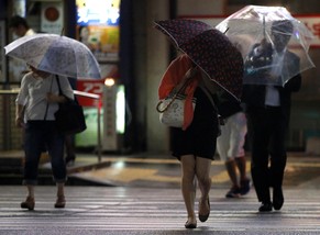 Regen und Wind in Tokio - Taifun «Neoguri» zog aber neben der Stadt vorbei.