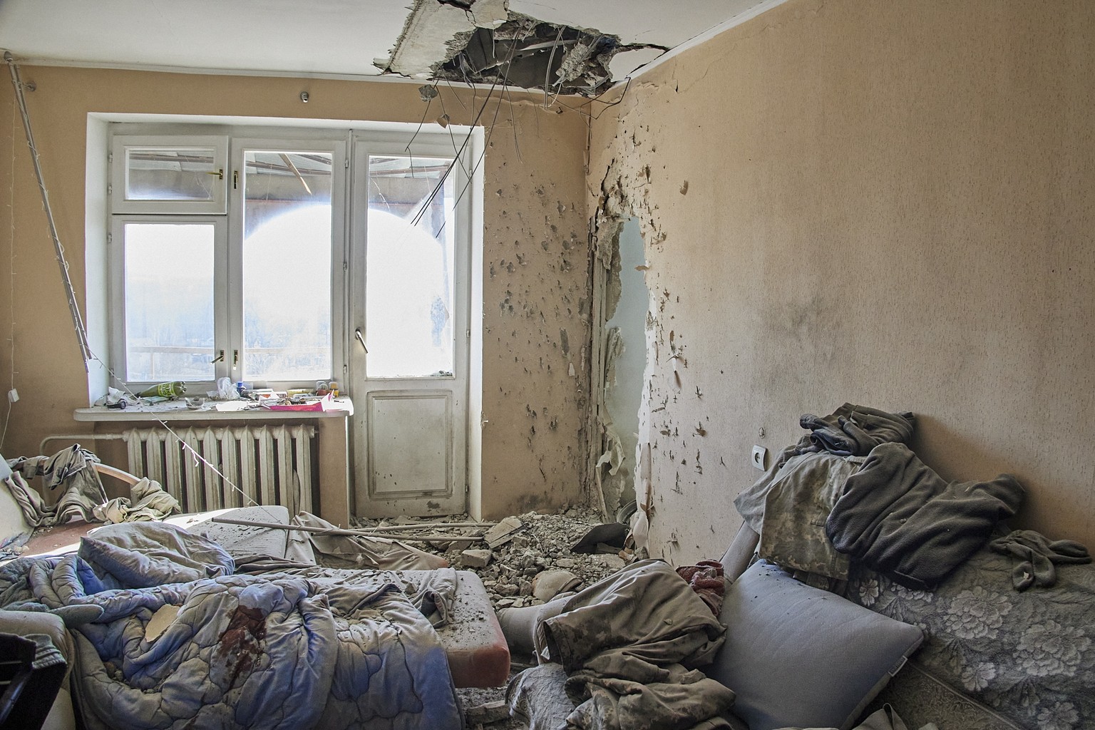 epa09780965 View of a damaged building in the aftermath of Russian military operation in Kharkiv, Ukraine, 24 February 2022. Russian President Vladimir Putin announced a &#039;special military operati ...