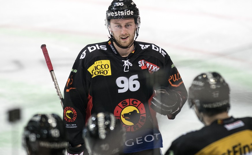 Berns Dario Meyer freut sich ueber seinen dritten Treffer im Eishockey Meisterschaftsspiel der National League zwischen dem SC Bern und dem HC Ambri-Piotta, am Samstag, 27. Januar 2018, in der PostFin ...