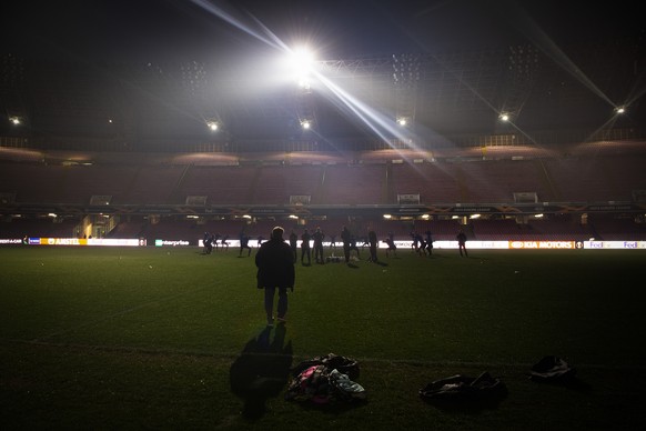 Power failure during the Training the day before UEFA Europa League match between Italian&#039;s SSC Neapel and Switzerland&#039;s FC Zuerich, at the Stadio San Paolo in Neapel, Italy, on Wednesday, F ...