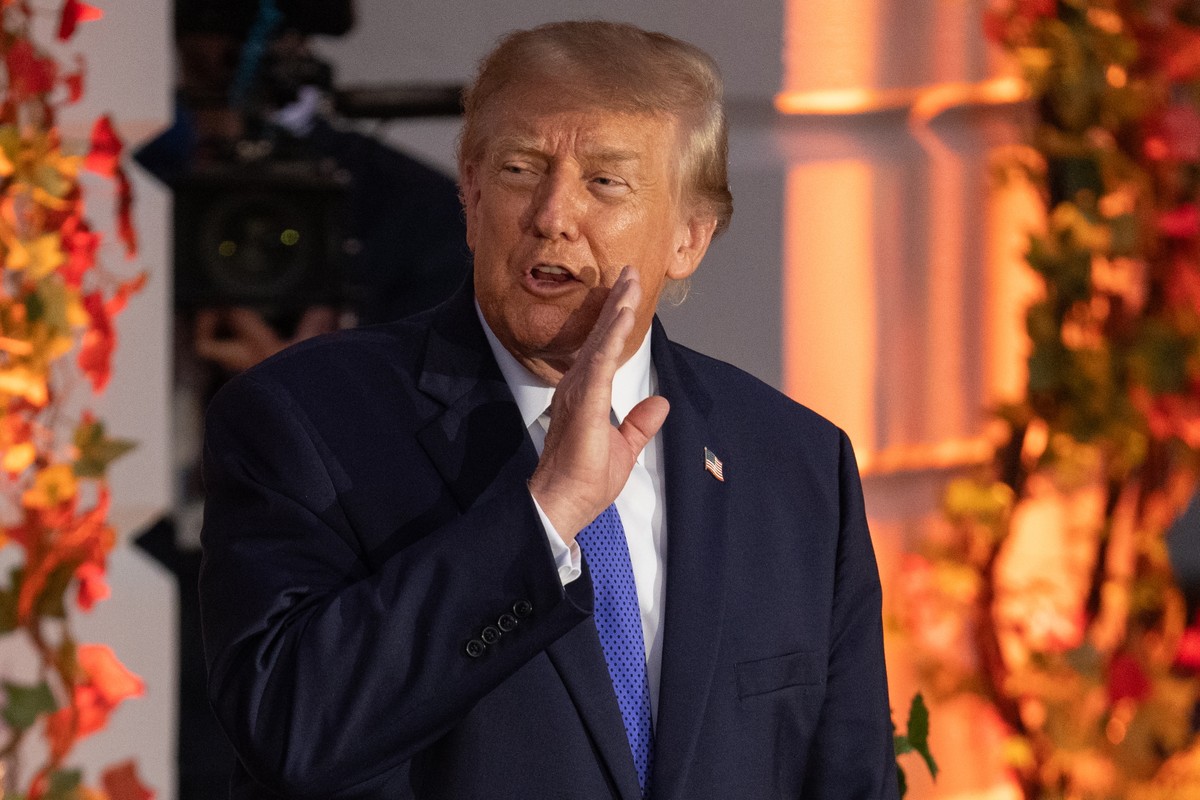 epa13340229 US President Donald Trump attends the White House Trick-or-Treat event at the White House in Washington, DC, USA, 29 October 2026. EPA/Aaron Schwartz / POOL