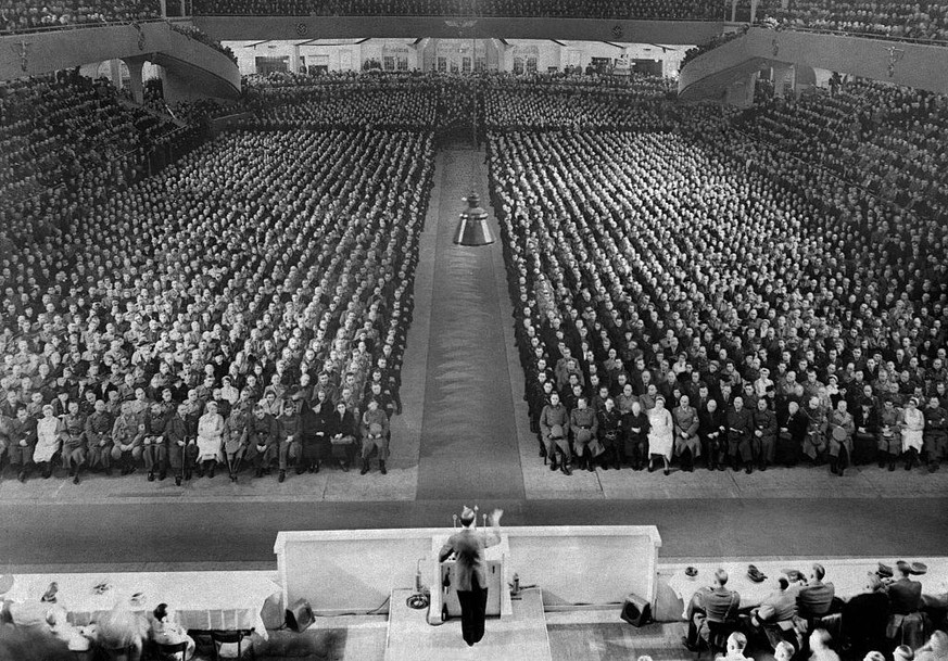 Adolf Hitler spricht im Berliner Sportpalast anlässlich des Jahrestages der «Machtergreifung», 30. Januar, 1941.