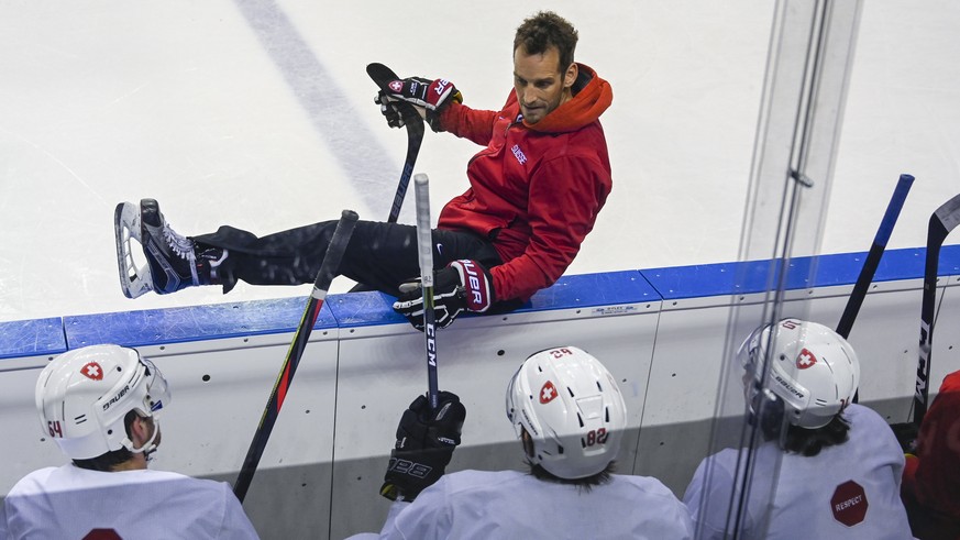 ARCHIVBILD --- ZUR ABSAGE DER EISHOCKEY-WM IN DER SCHWEIZ AUFGRUND DES CORONAVIRUS STELLEN WIR IHNEN FOLGENDES BILDMATERIAL ZUR VERFUEGUNG --- Switzerland`s coach Patrick Fischer during a training ses ...