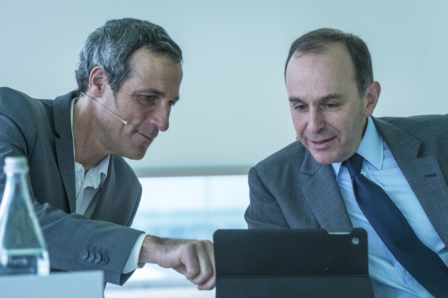 Christoph Tonini (l), Vorsitzender der Unternehmensleitung, und Pietro Supino (r), Verwaltungsratspraesident Tamedia, an der Bilanz-Medienkonferenz in Zuerich am Dienstag, 13. Maerz 2018. (KEYSTONE/Me ...