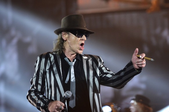 Udo Lindenberg &amp; Das Panikorchester live in der Tui Arena. Hannover, 14.06.2016 Foto:xC.xNiehausx/xFuturexImage

Udo Lindenberg &amp; the Panic orchestra Live in the TUI Arena Hanover 14 06 2016 ...