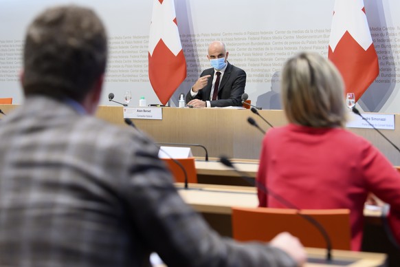 Bundesrat Alain Berset, spricht an der Medienkonferenz zu den neusten Massnahmen zur Bewaeltigung der Coronavirus-Pandemie im Anschluss an die Bundesratssitzung, am Freitag, 19. Maerz 2021 in Bern. (K ...