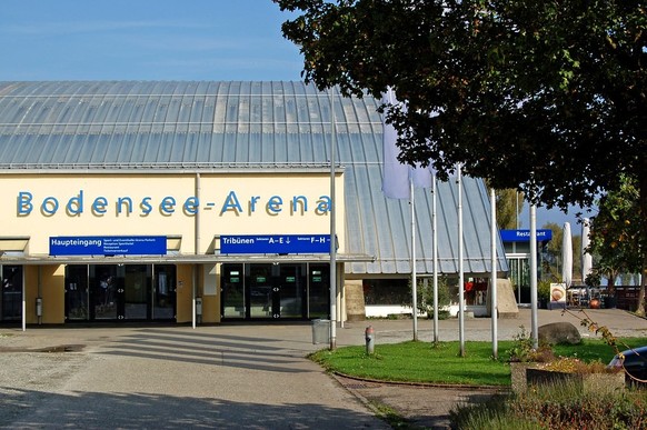 In der 1997 eröffneten Bodensee-Arena trägt der HC Thurgau, ein noch junger Schweizer Eishockey-Club, seine Heimspiele aus. Die Arena fasst bis zu 6000 Zuschauer.