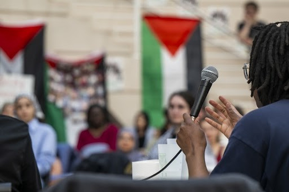 Des etudiants et militants pro-palestiniens occupent toujours le hall principale du batiment d'Uni-Mail de l'Universite de Geneve (UNIGE) et participent a une reunion et debat, ce samedi 11  ...