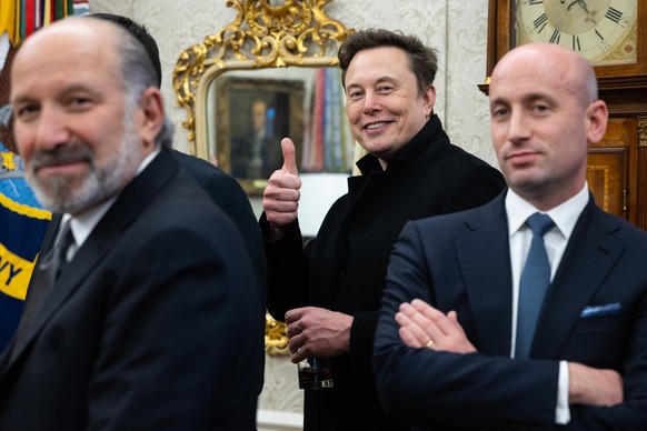 epa11894529 Department of Government Efficiency (DOGE) head Elon Musk, flanked by Commerce Secretary Howard Lutnick (L) and White House Deputy Chief of Staff Stephen Miller (R) during a meeting betwee ...