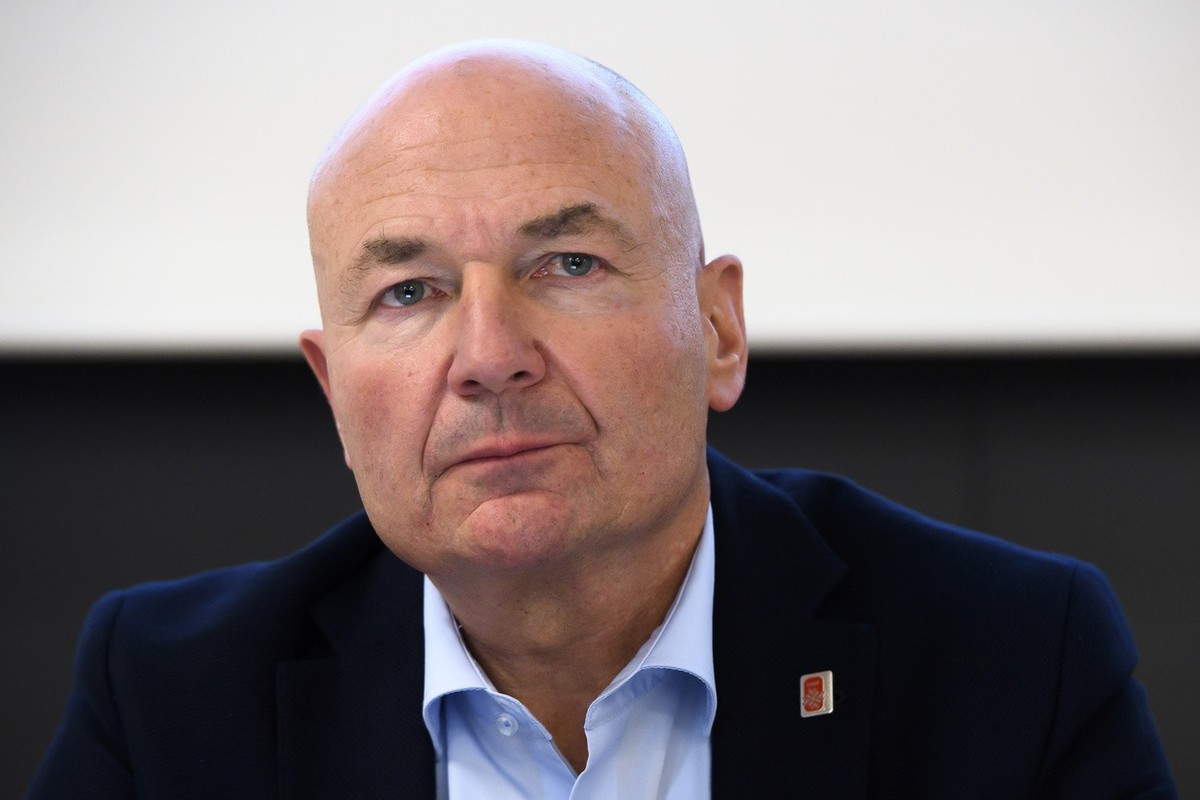Denis Vaucher, Direktor National und Swiss League, waehrend einer Medienkonferenz nach einer ausserordentlichen Ligaversammlung ueber die Entscheidungen betreffend dem Schweizermeister sowie den Auf-  ...