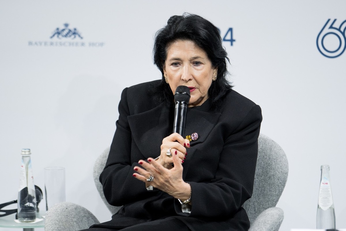 ARCHIV - 18.02.2024, Bayern, München: Salome Surabischwili, Präsidentin von Georgien aufgenommen am letzten Tag der 60. Münchner Sicherheitskonferenz (MSC) im Hotel Bayerischer Hof. (zu dpa: «Georgisc ...